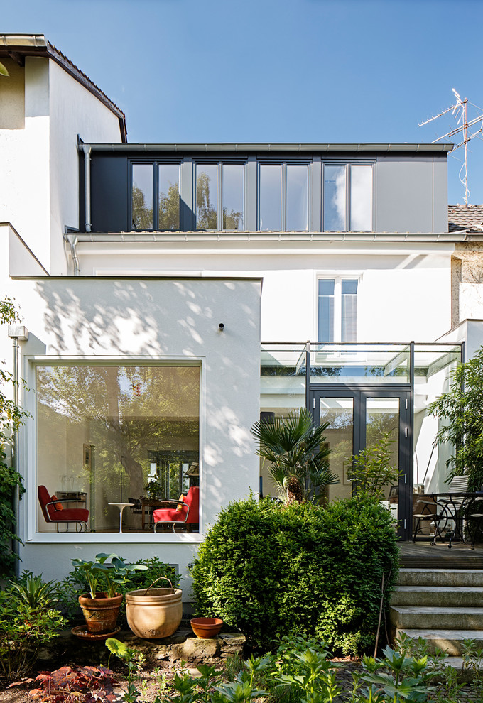 Inspiration for a mid-sized contemporary sunroom in Cologne.