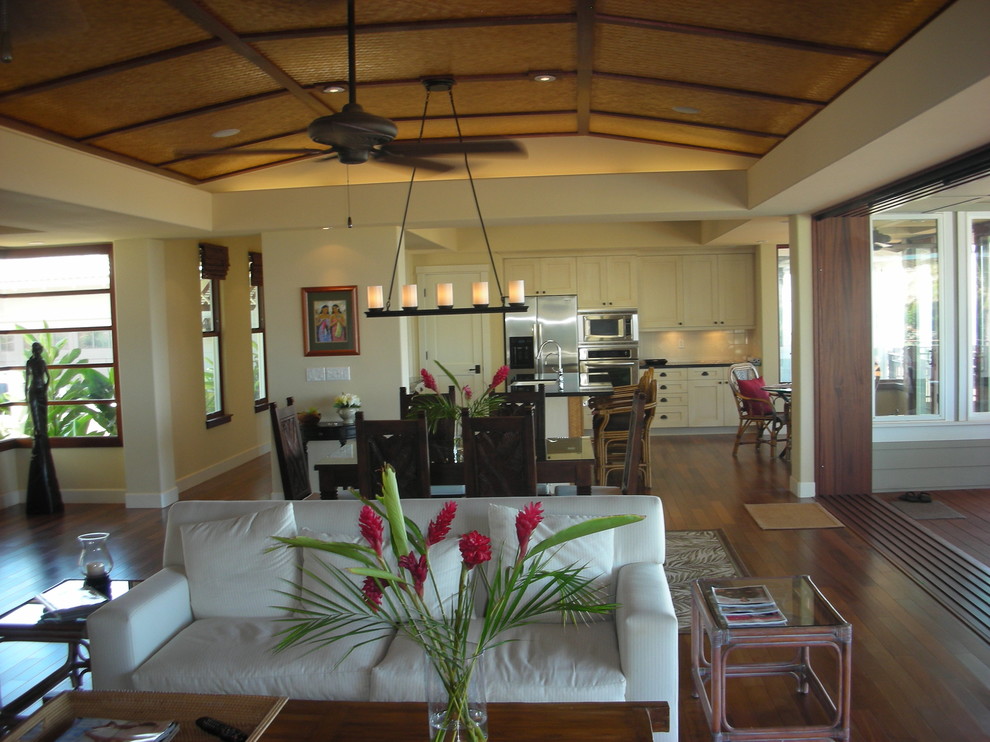 Photo of a tropical open plan dining in Hawaii.