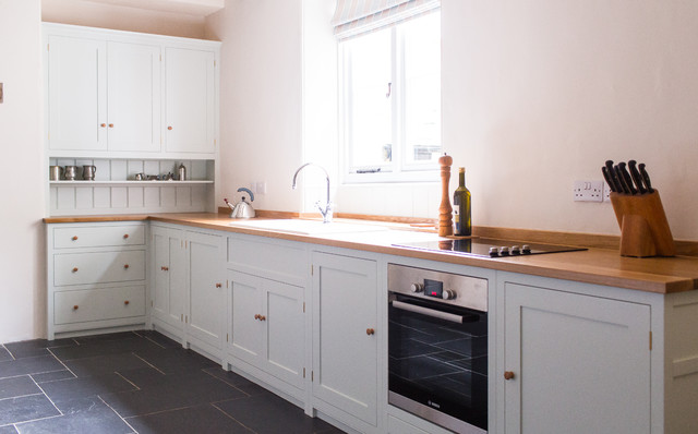 Tavistock Shaker Kitchen traditional-kitchen