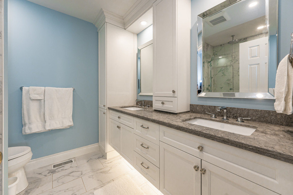 Bathroom - transitional bathroom idea