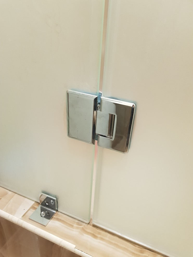 Стеклянная душевая перегородка