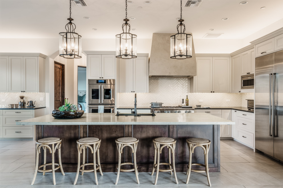 Transitional kitchen photo in Phoenix