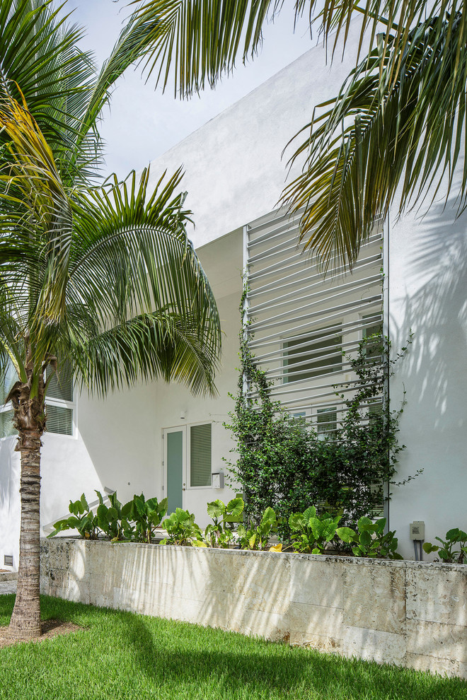 Design ideas for a modern white exterior in Miami.