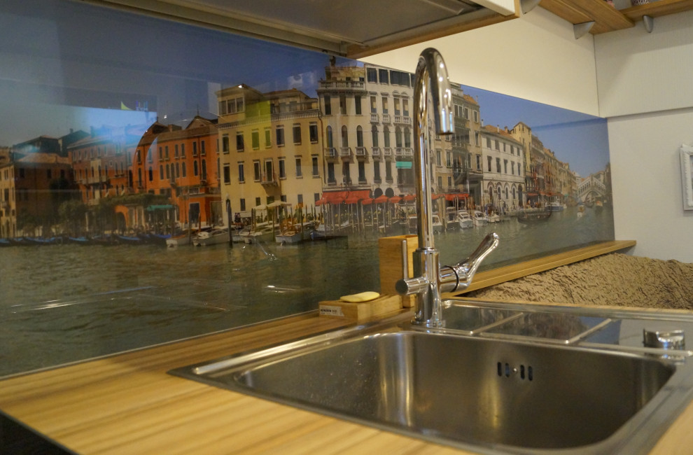 Однокомнатная квартира с кухней-гостиной 6м2 и стиральной машиной на кухне