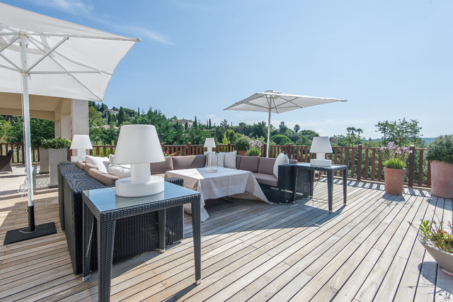 Douce retraite sur la C&ocirc;te d'Azur contemporary-deck