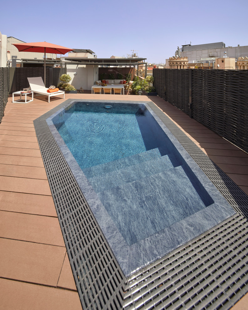 Contemporary swimming pool in Barcelona.
