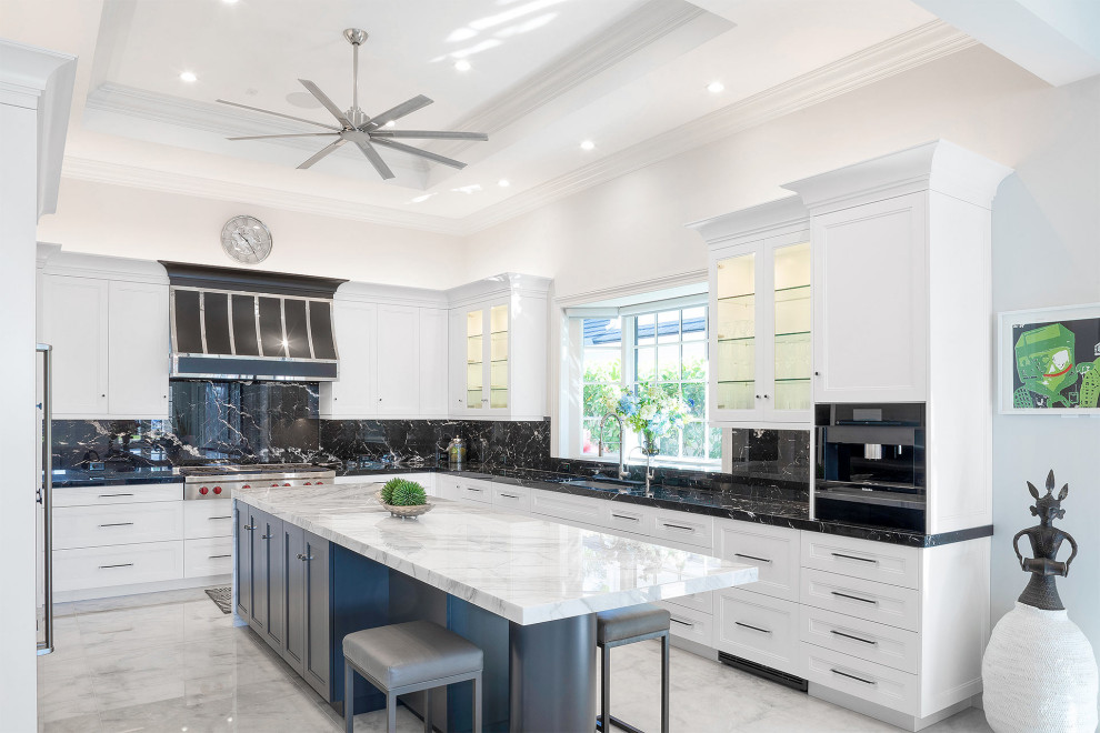 Kitchen - kitchen idea in Miami