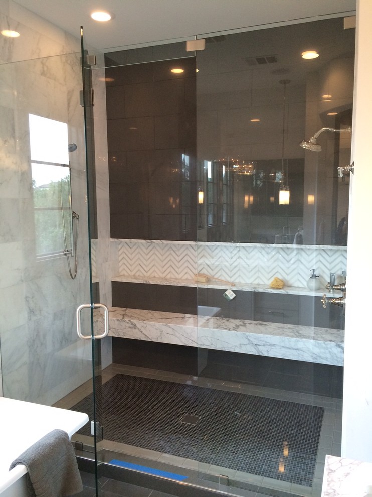 Design ideas for a mid-sized contemporary master bathroom in Austin with an open shower and multi-coloured tile.