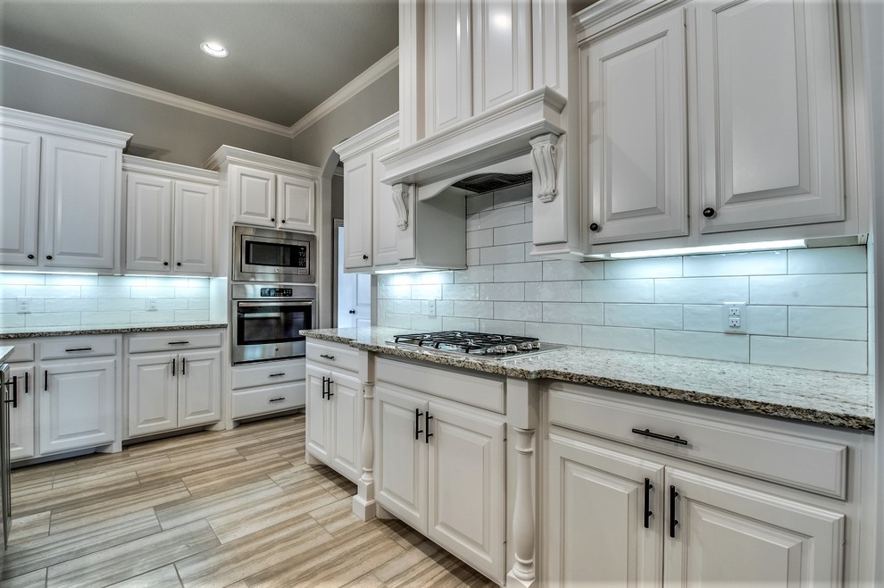 Home design - transitional home design idea in Austin