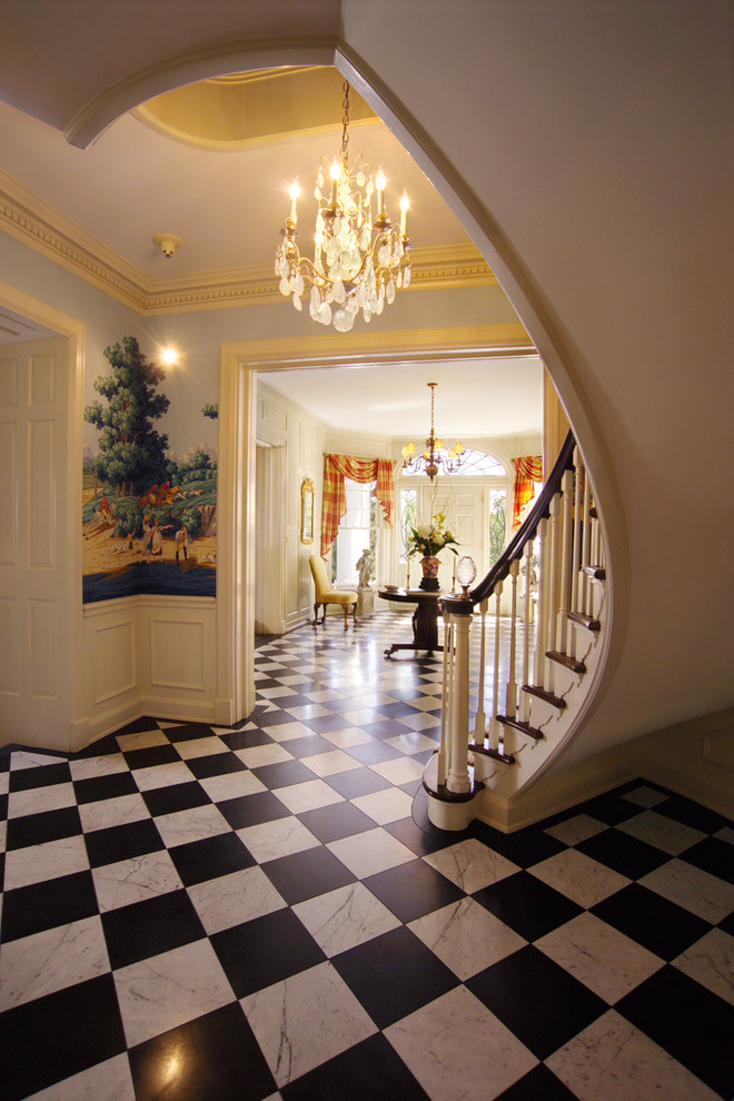 Traditional entryway in Louisville.