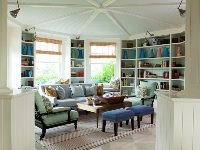 Hamptons, NY I clasico-renovado-sala-de-estar