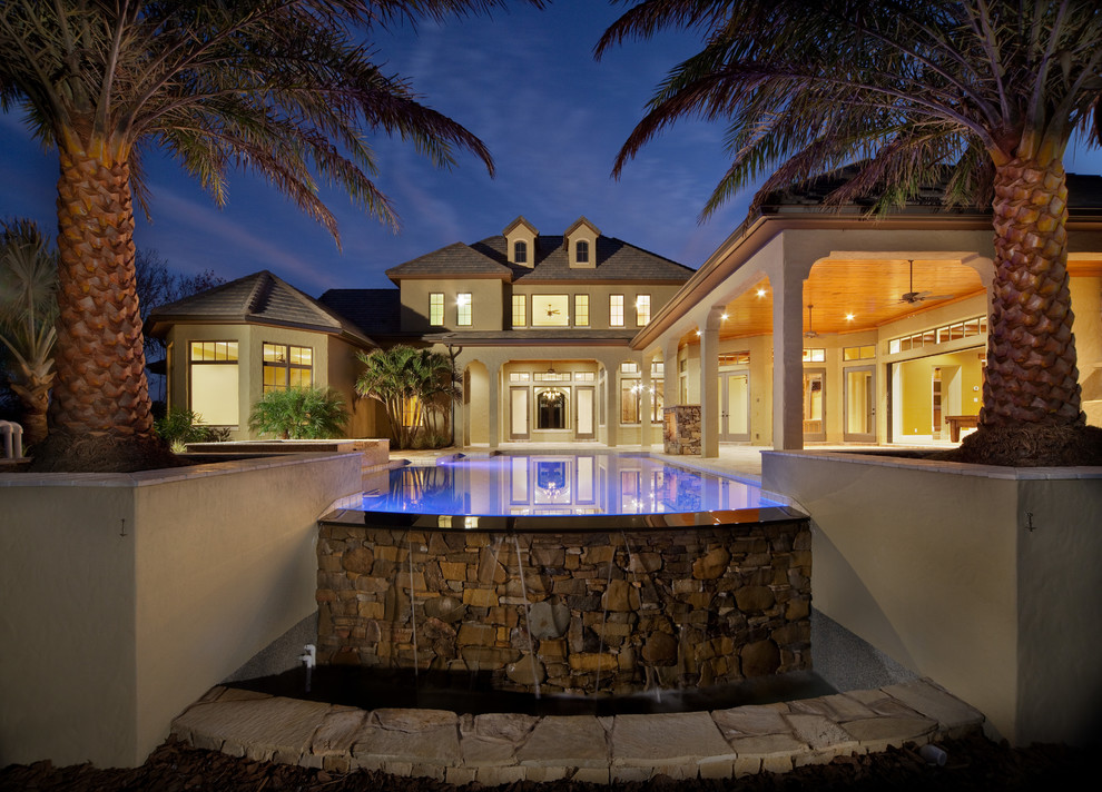 This is an example of a transitional infinity pool in Orlando.