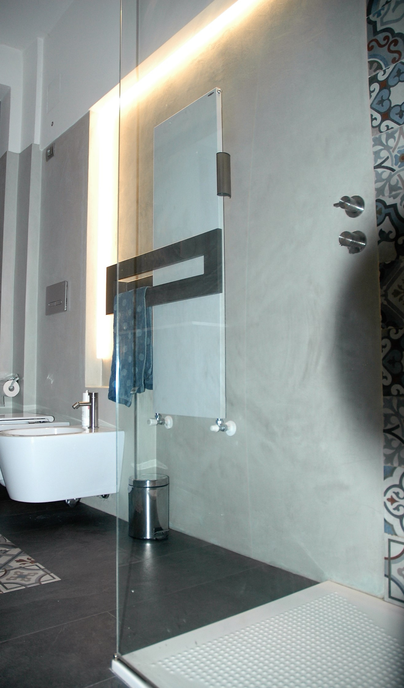 BAGNO IN RESINA