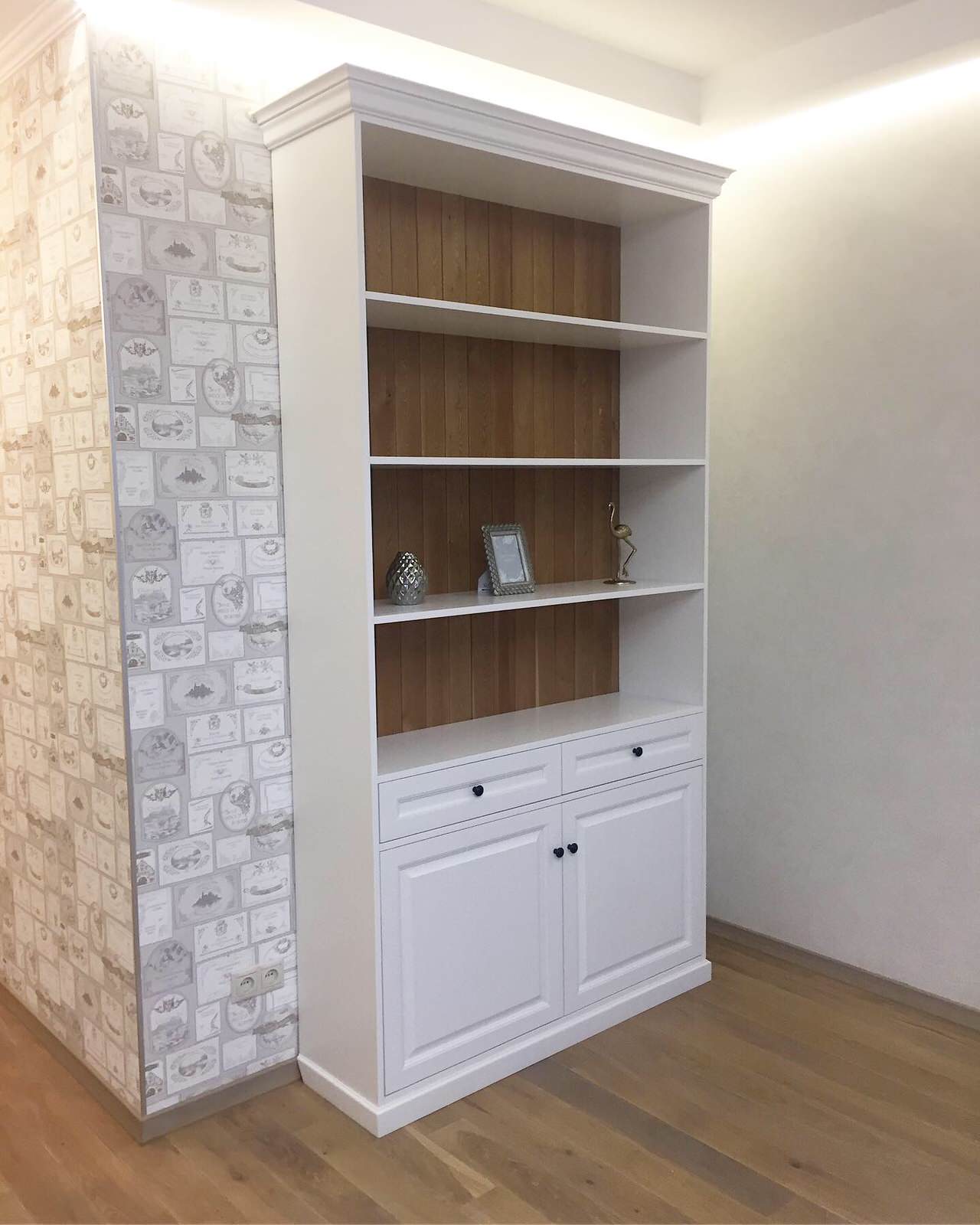 Семейная гостиная из массива бука