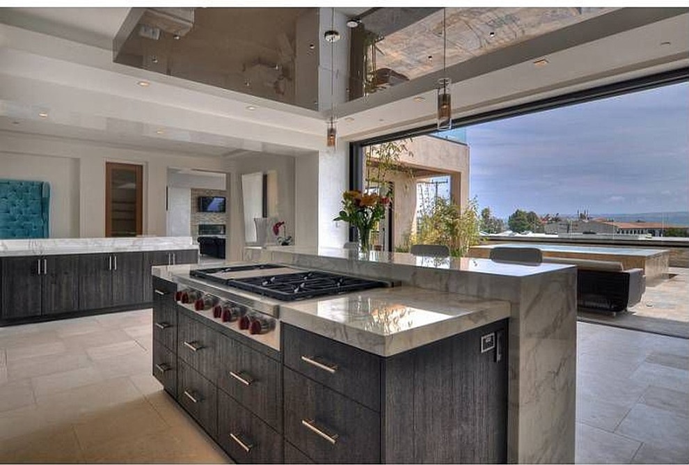 Large contemporary kitchen in Los Angeles with marble benchtops and with island.