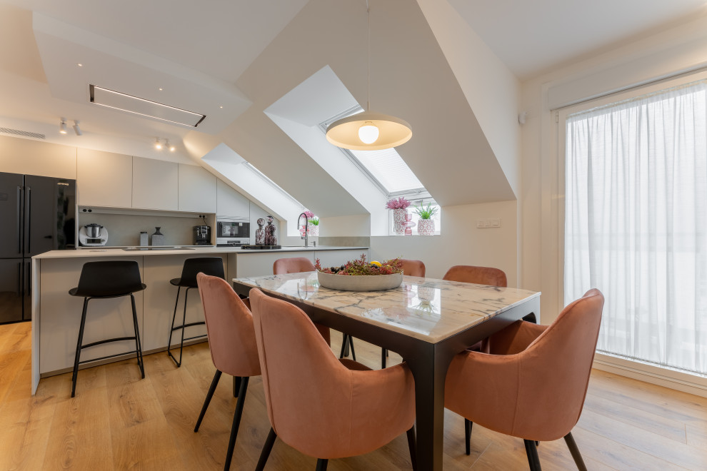 Atico "capricho" con algunos muebles de familia.