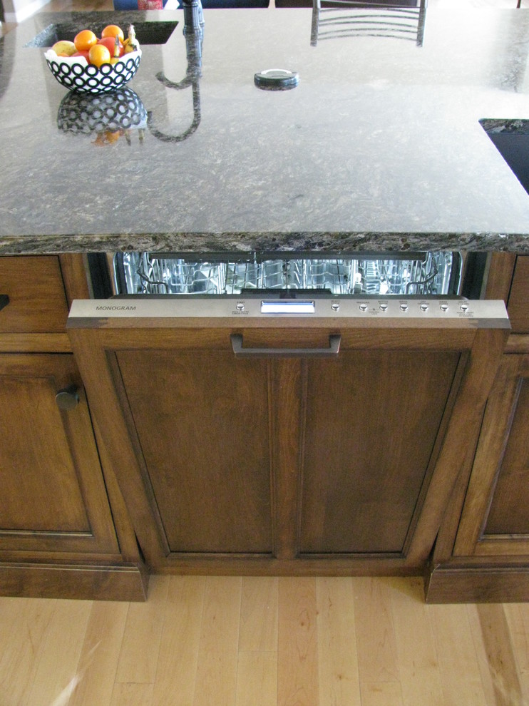 Kitchen - transitional kitchen idea