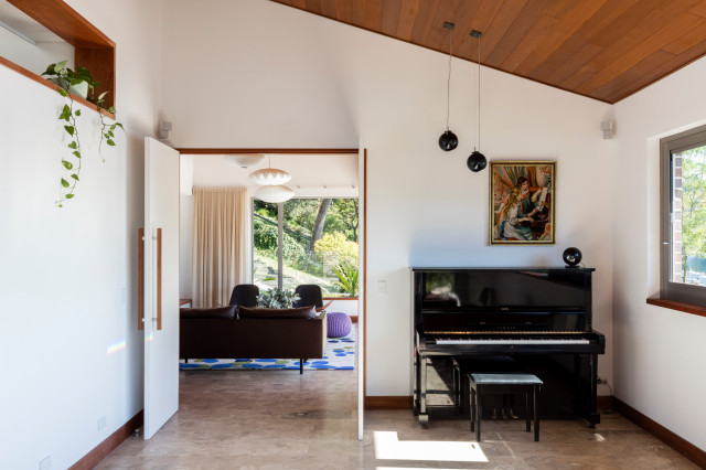 Kingfisher House midcentury-family-room