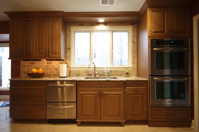 Traditional Style Kitchen with a Natural Color Palet klassisk-koekken