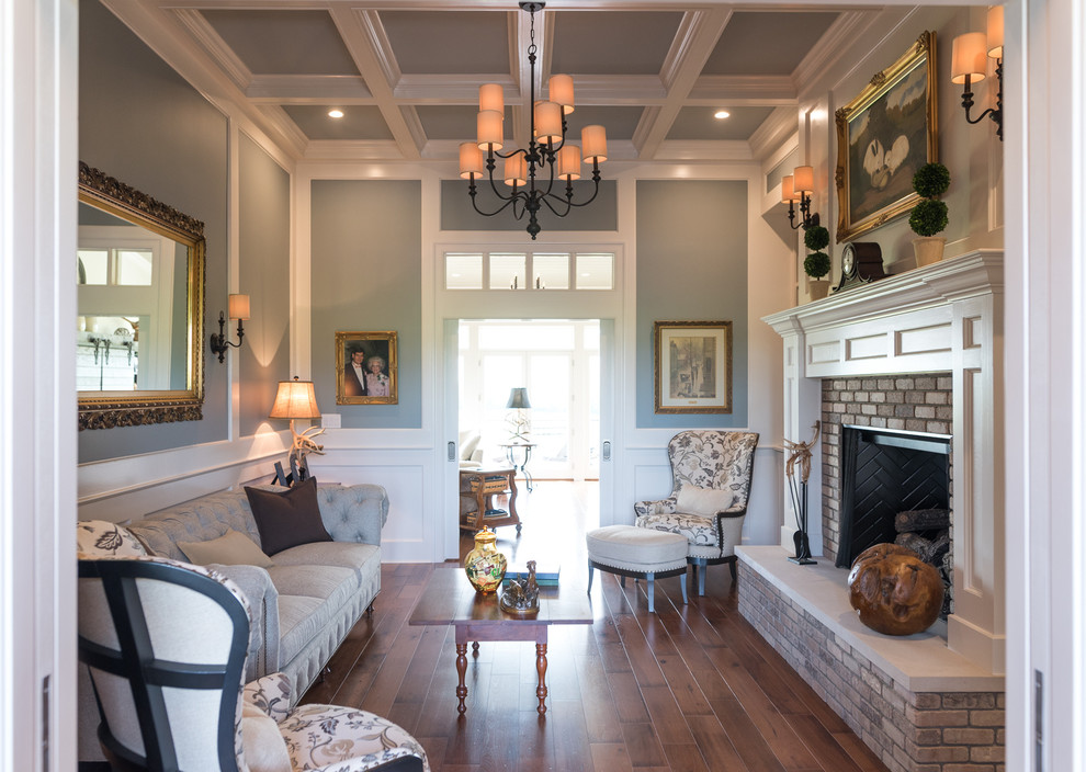 Large transitional home design photo