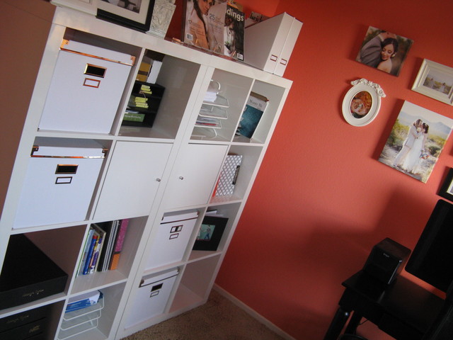 Coral, Black and White Office with Storage eklektisch-arbeitszimmer