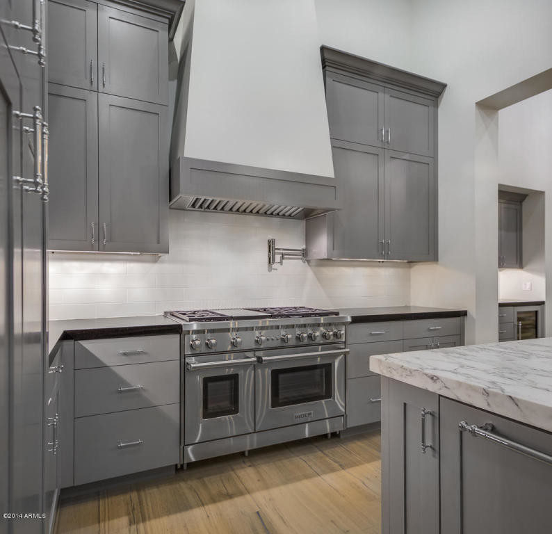 Kitchen - transitional kitchen idea in Phoenix