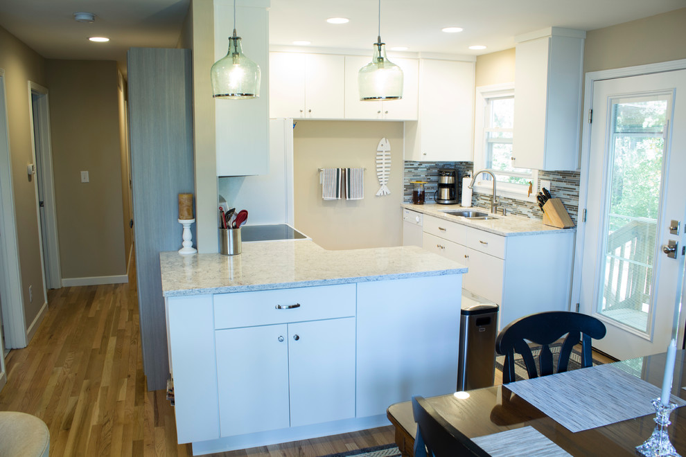 Kitchen - transitional kitchen idea