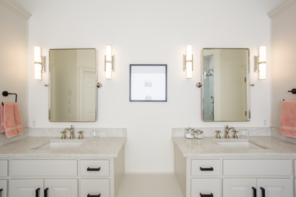 Example of a transitional home design design in Atlanta