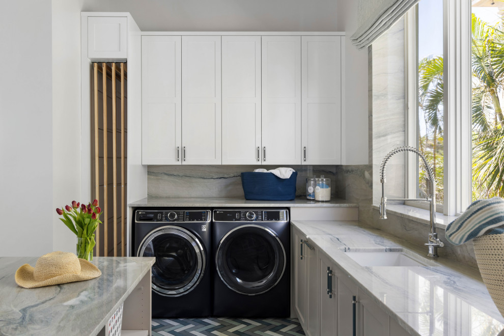 Laundry room - coastal laundry room idea in Tampa