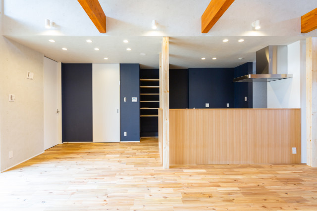 鳥見町の家 moderno-comedor