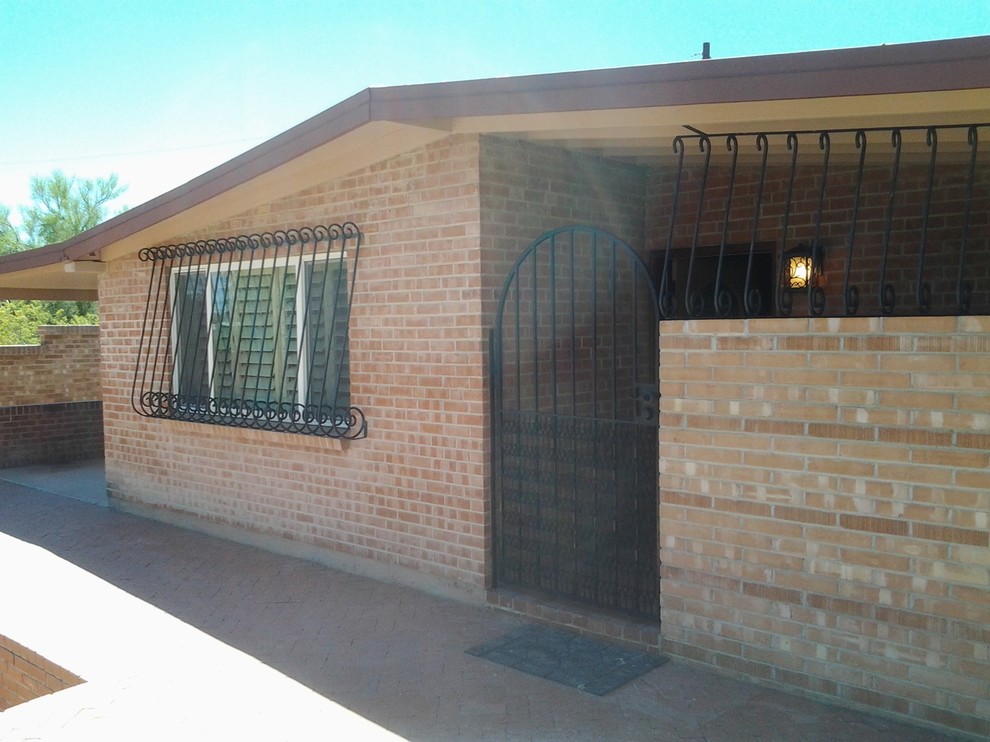 Inspiration for a rustic home design remodel in Phoenix