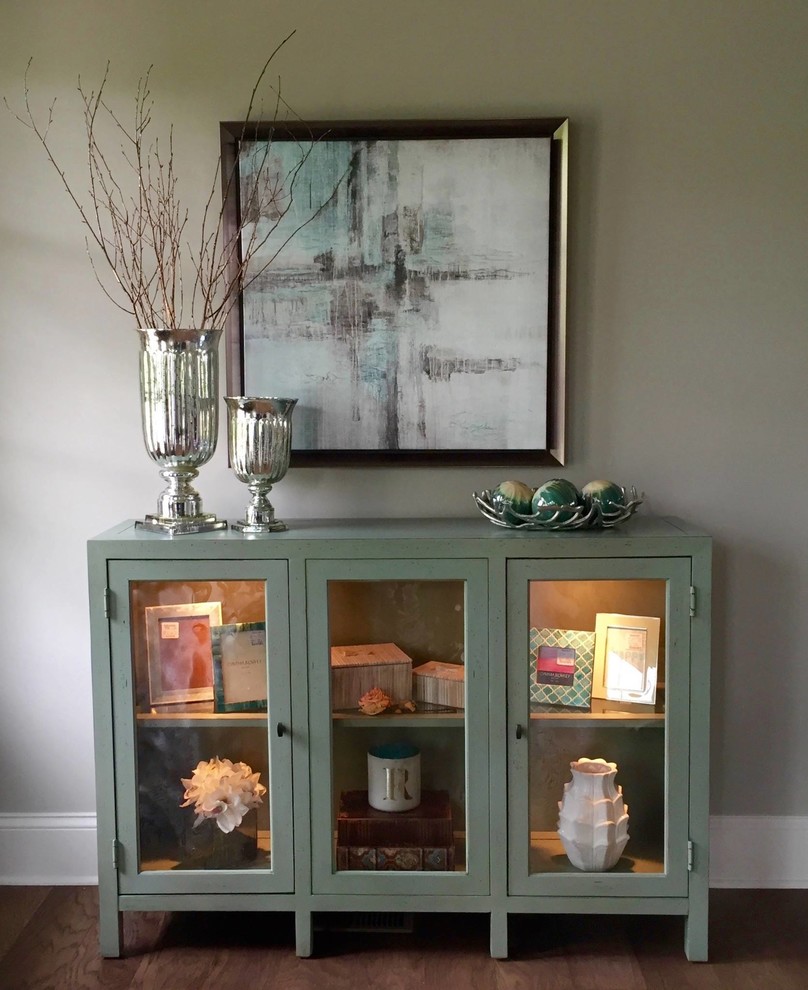 Example of a transitional entryway design in Indianapolis