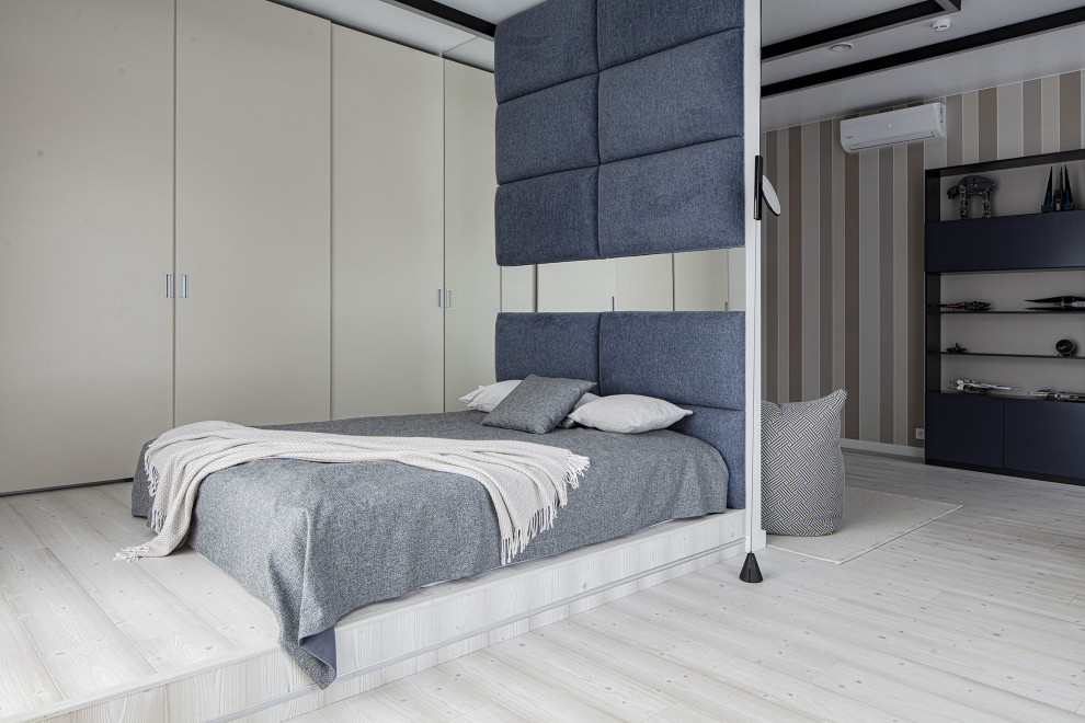 Большой красивый белый дом