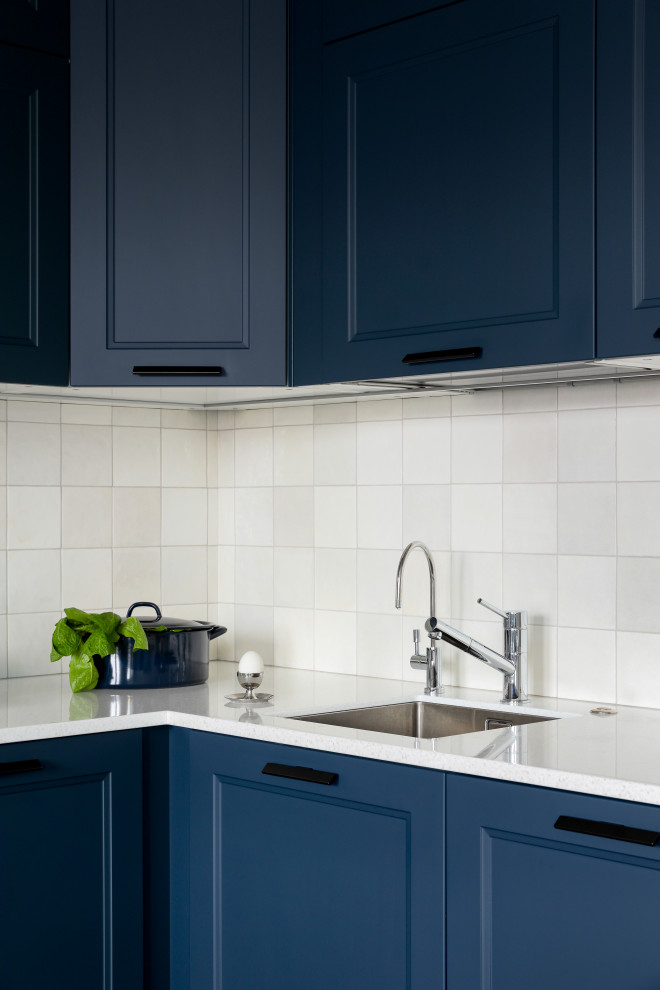 Квартира с синей кухней и детской комнатой