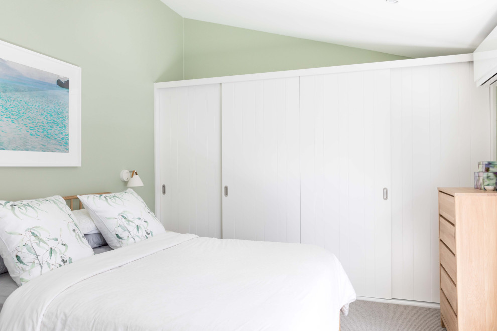 Inspiration for a mid-sized contemporary master bedroom in Sydney with green walls, carpet and grey floor.