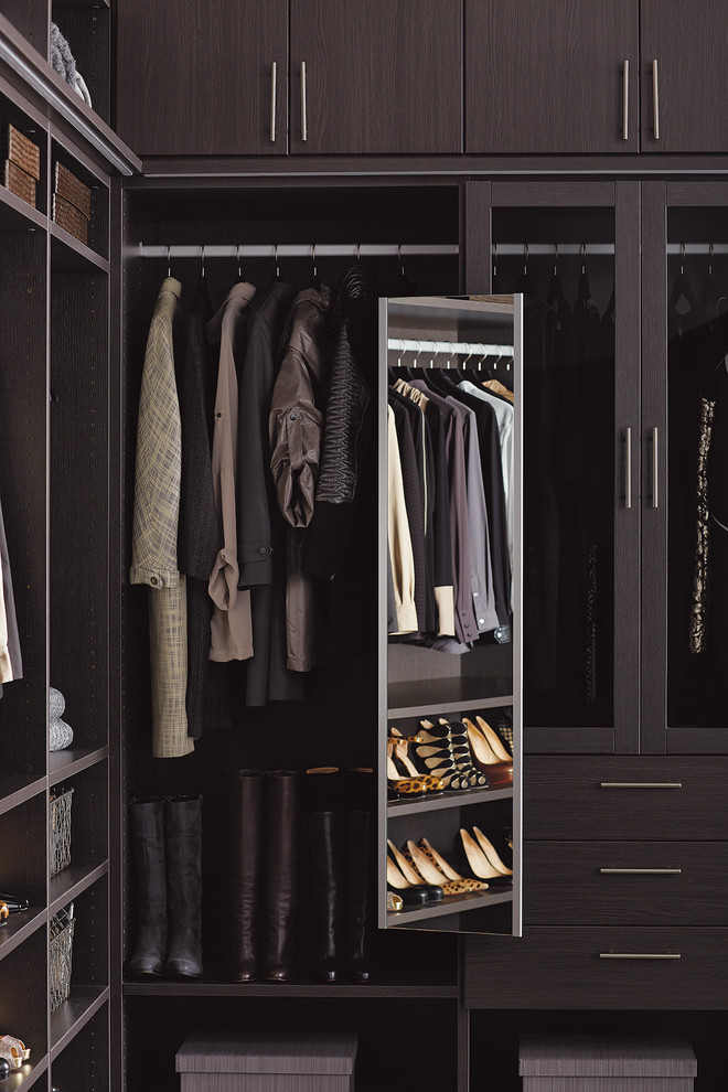 Ejemplo de armario y vestidor minimalista extra grande