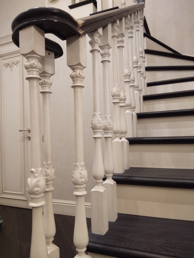 Лестница из дуба в лофте