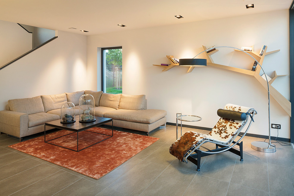 This is an example of a contemporary formal open concept living room in Nuremberg with white walls.