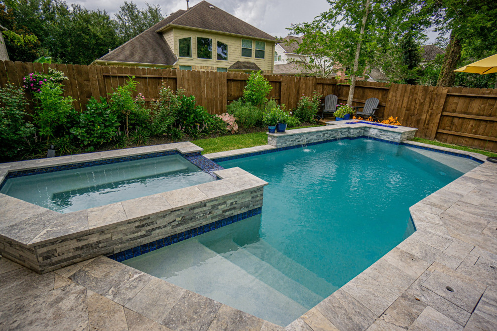 Kleiner Country Pool hinter dem Haus in individueller Form mit Dielen in Houston