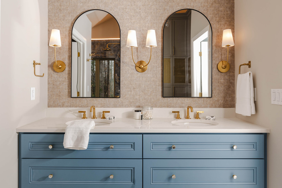 Bathroom - traditional bathroom idea in Columbus