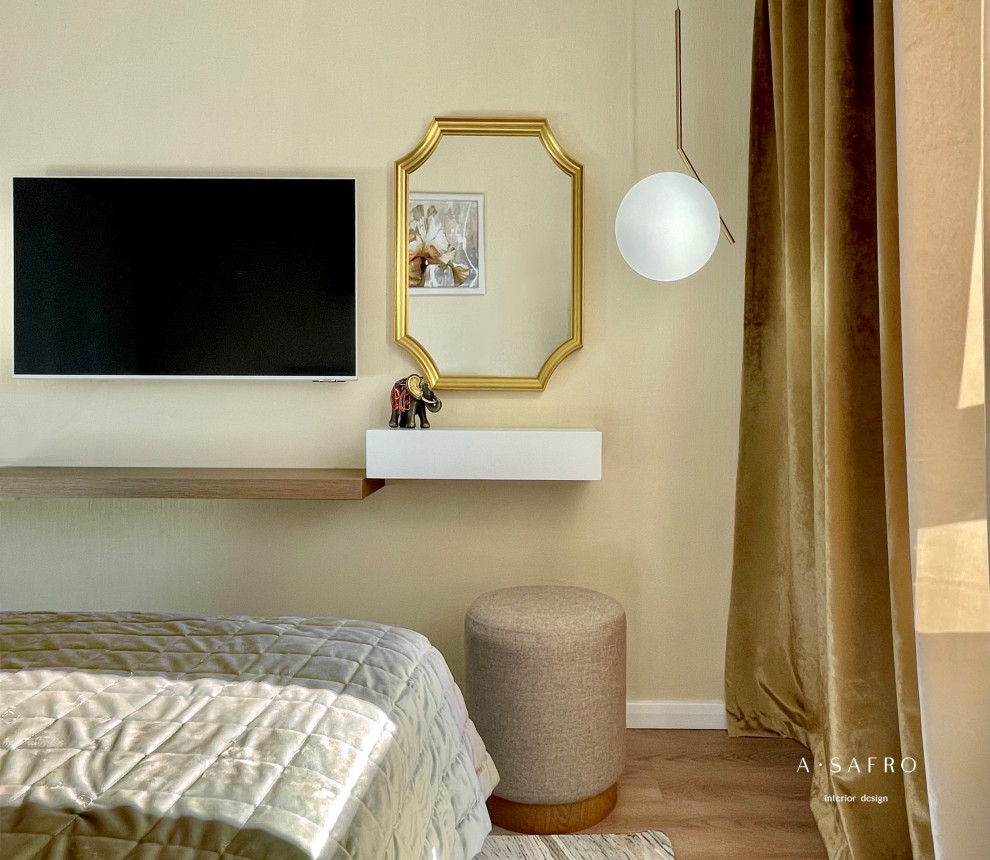 Mid-sized contemporary master bedroom in Moscow with beige walls.