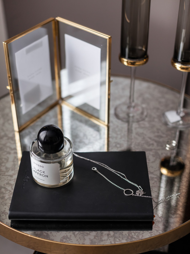 Компактная трехкомнатная квартира с круглой кроватью