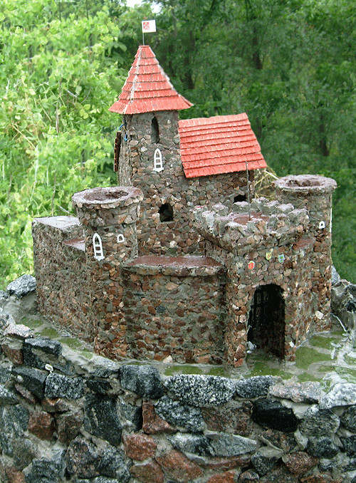 Каменный замок