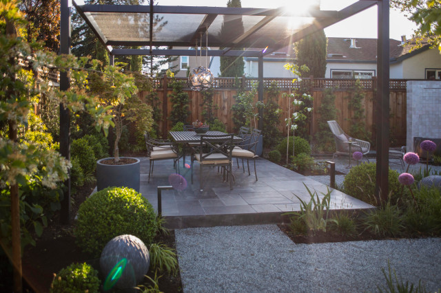 West Coast English Retreat contemporary-patio