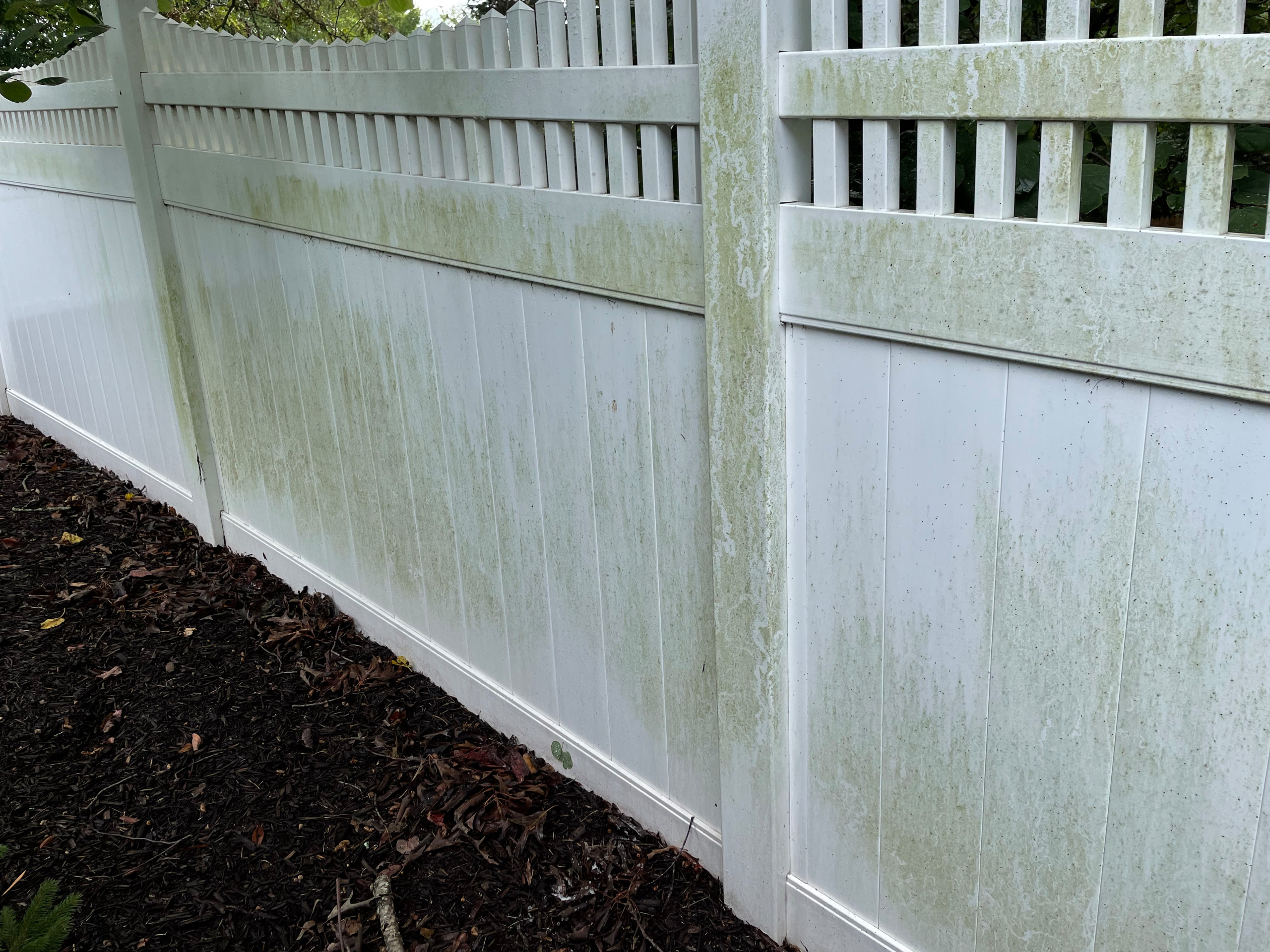 Vinyl fence powerwash