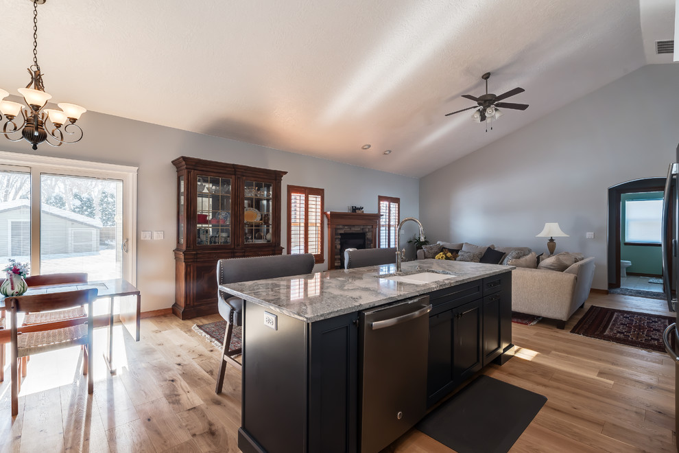 Kitchen - transitional kitchen idea in Boise