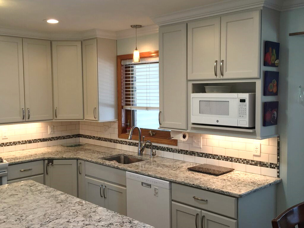 Home design - transitional home design idea