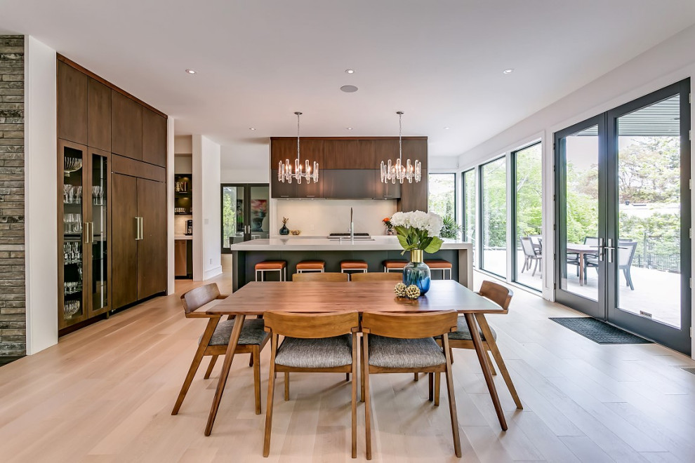 Inspiration for a transitional home design remodel in Toronto