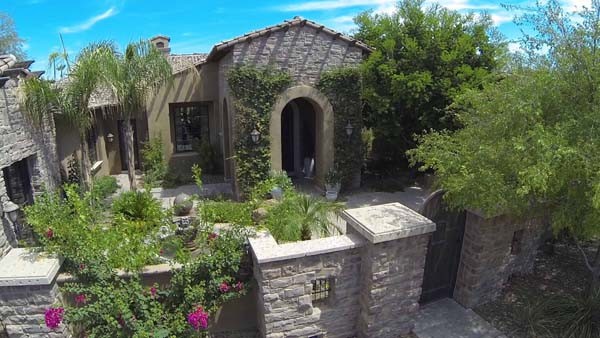 Home design - rustic home design idea in Phoenix