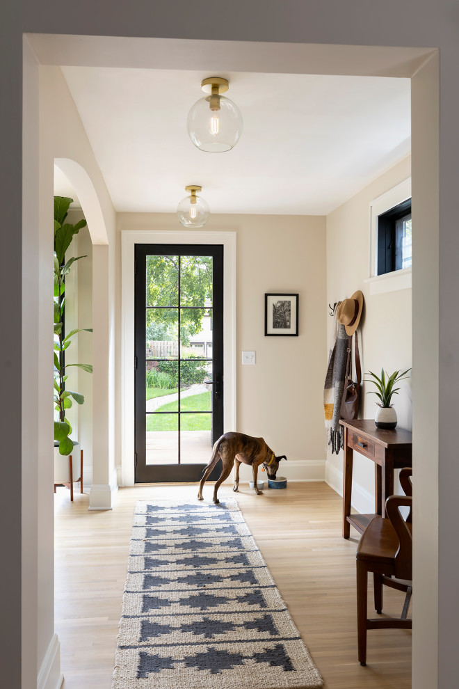 Example of a transitional entryway design in Minneapolis